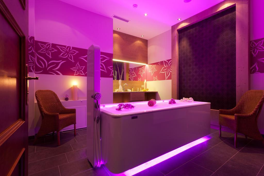Hotel Alpenhof ทักซ์ ภายนอก รูปภาพ