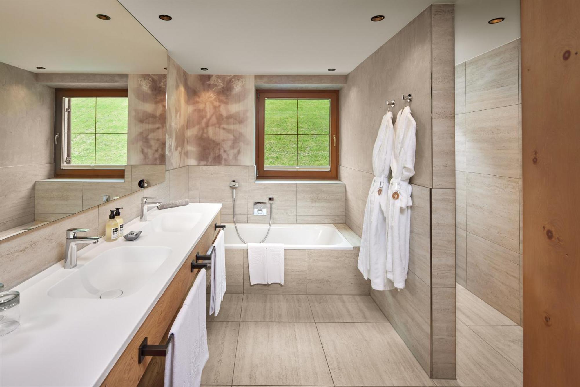 Hotel Alpenhof ทักซ์ ภายนอก รูปภาพ