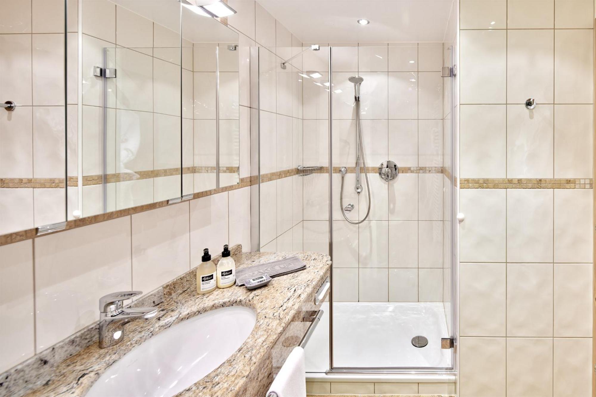Hotel Alpenhof ทักซ์ ภายนอก รูปภาพ