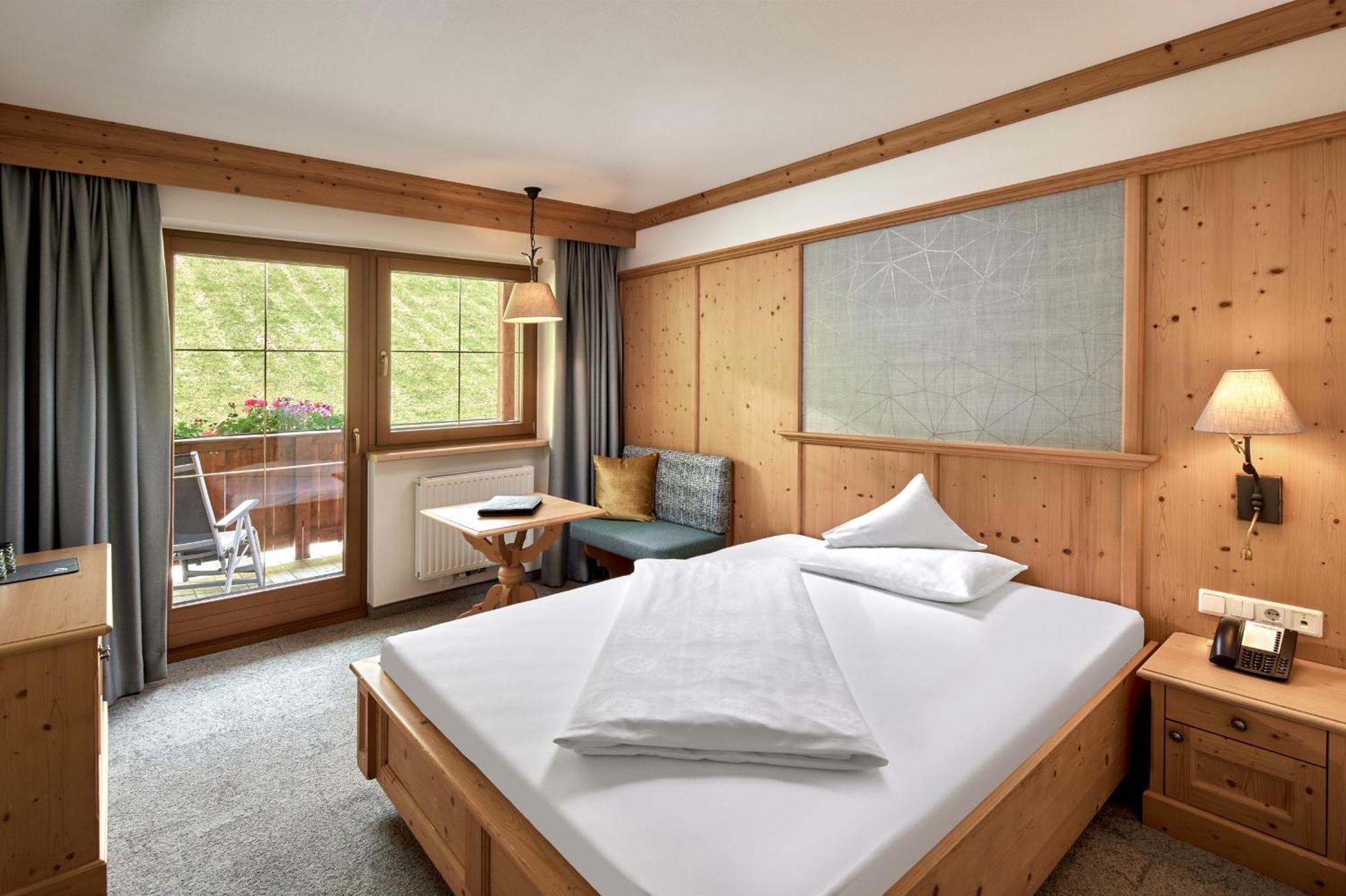 Hotel Alpenhof ทักซ์ ภายนอก รูปภาพ