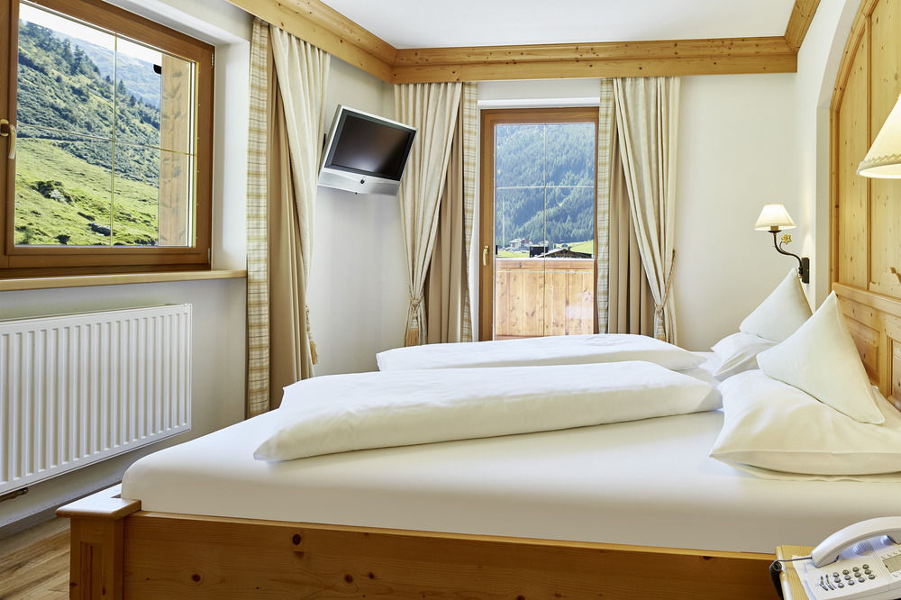 Hotel Alpenhof ทักซ์ ภายนอก รูปภาพ