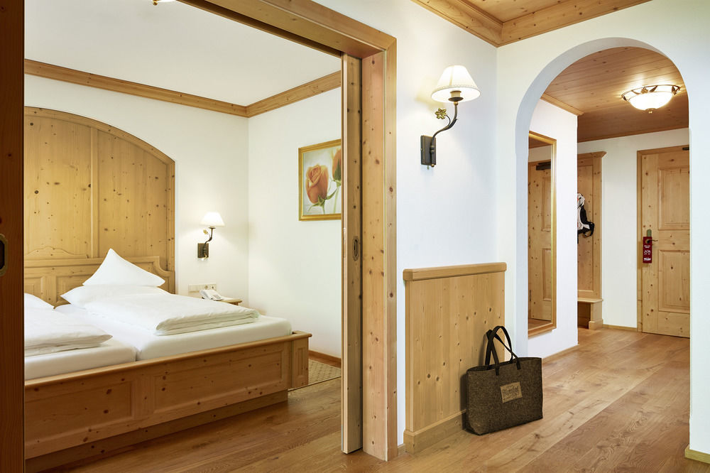 Hotel Alpenhof ทักซ์ ภายนอก รูปภาพ