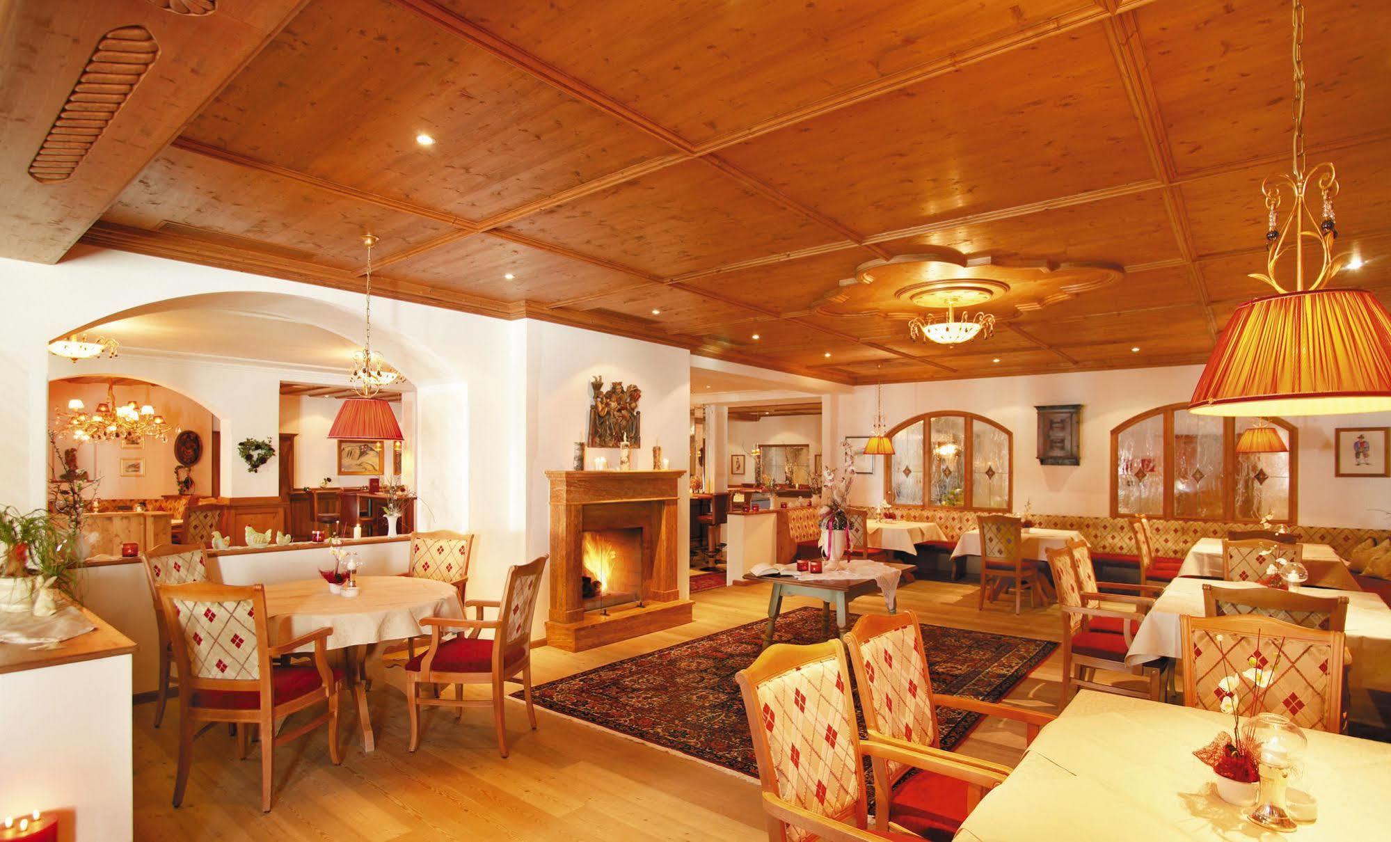 Hotel Alpenhof ทักซ์ ภายนอก รูปภาพ