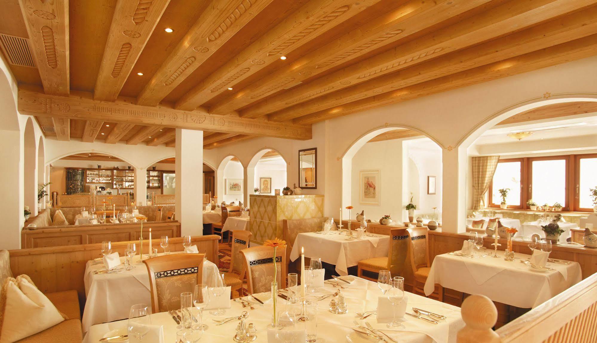 Hotel Alpenhof ทักซ์ ภายนอก รูปภาพ
