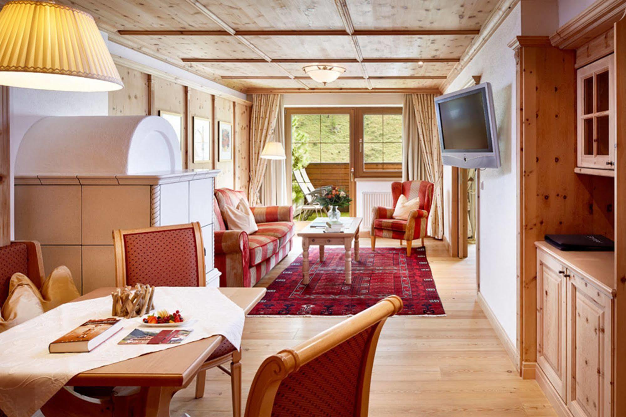 Hotel Alpenhof ทักซ์ ภายนอก รูปภาพ