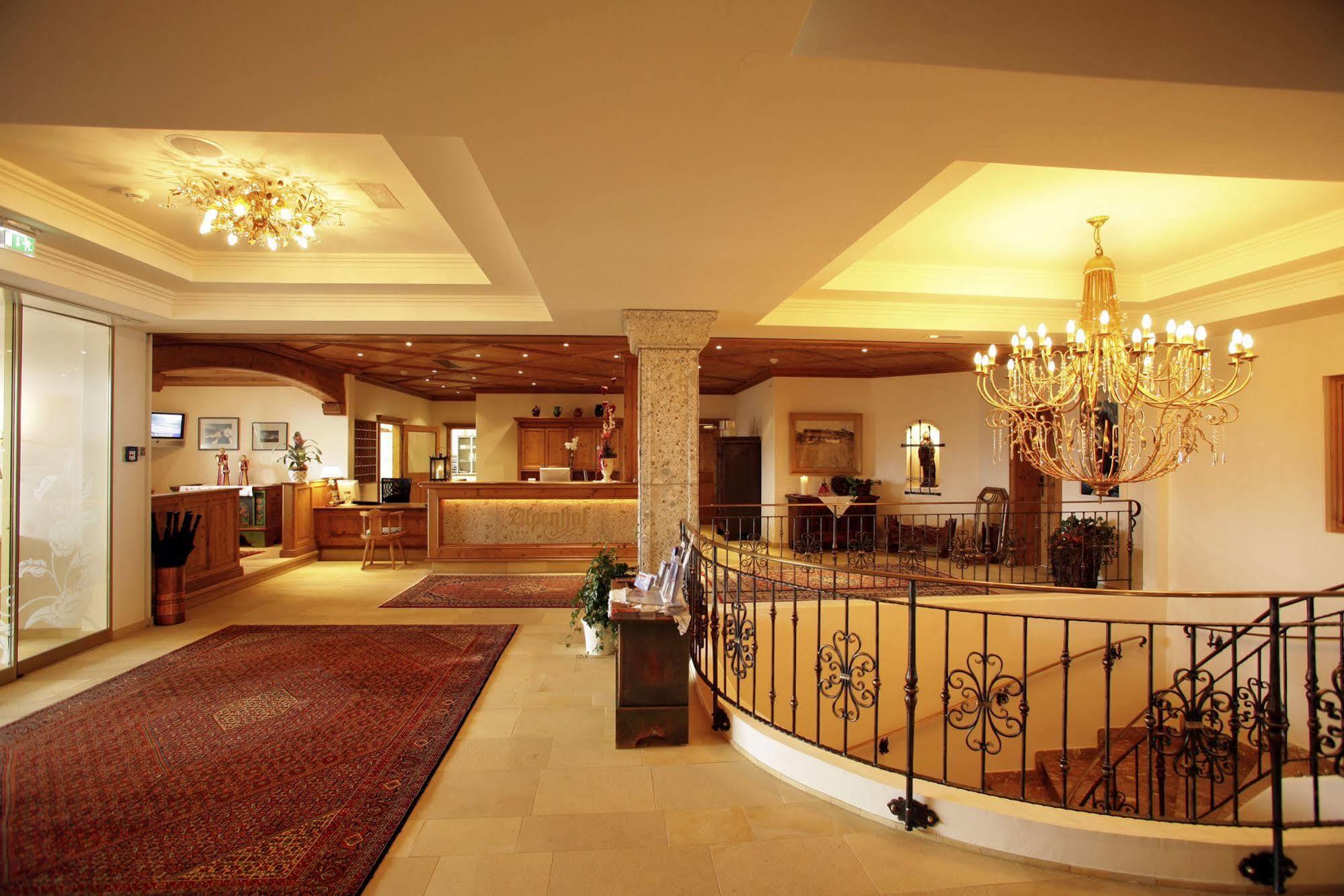 Hotel Alpenhof ทักซ์ ภายนอก รูปภาพ
