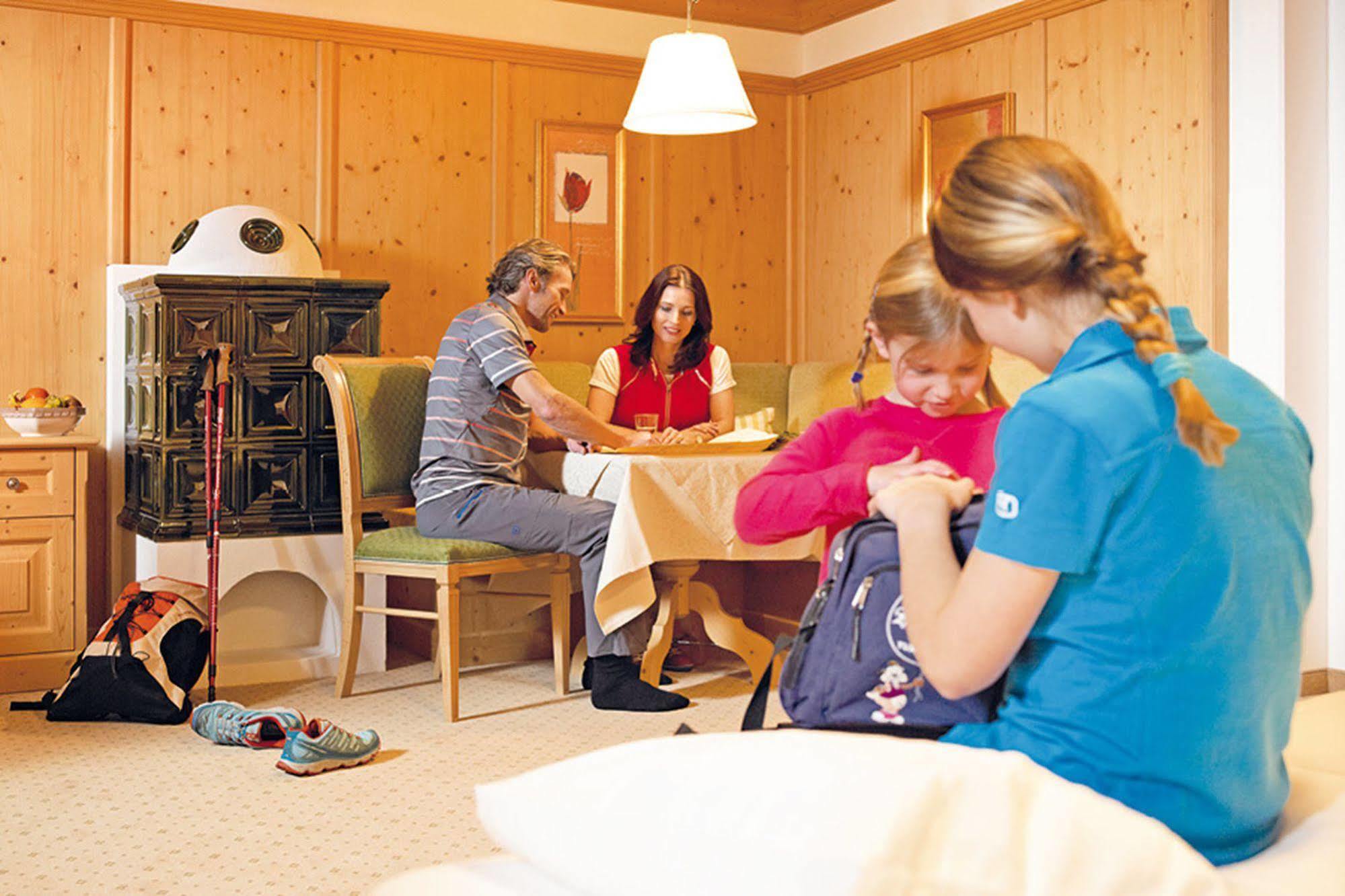 Hotel Alpenhof ทักซ์ ภายนอก รูปภาพ