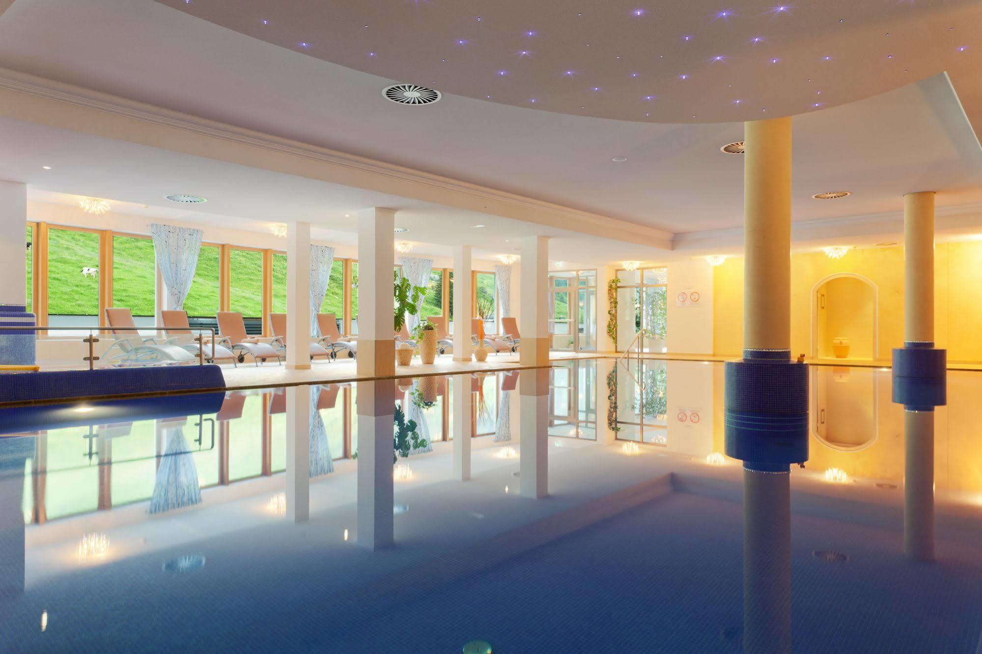Hotel Alpenhof ทักซ์ ภายนอก รูปภาพ
