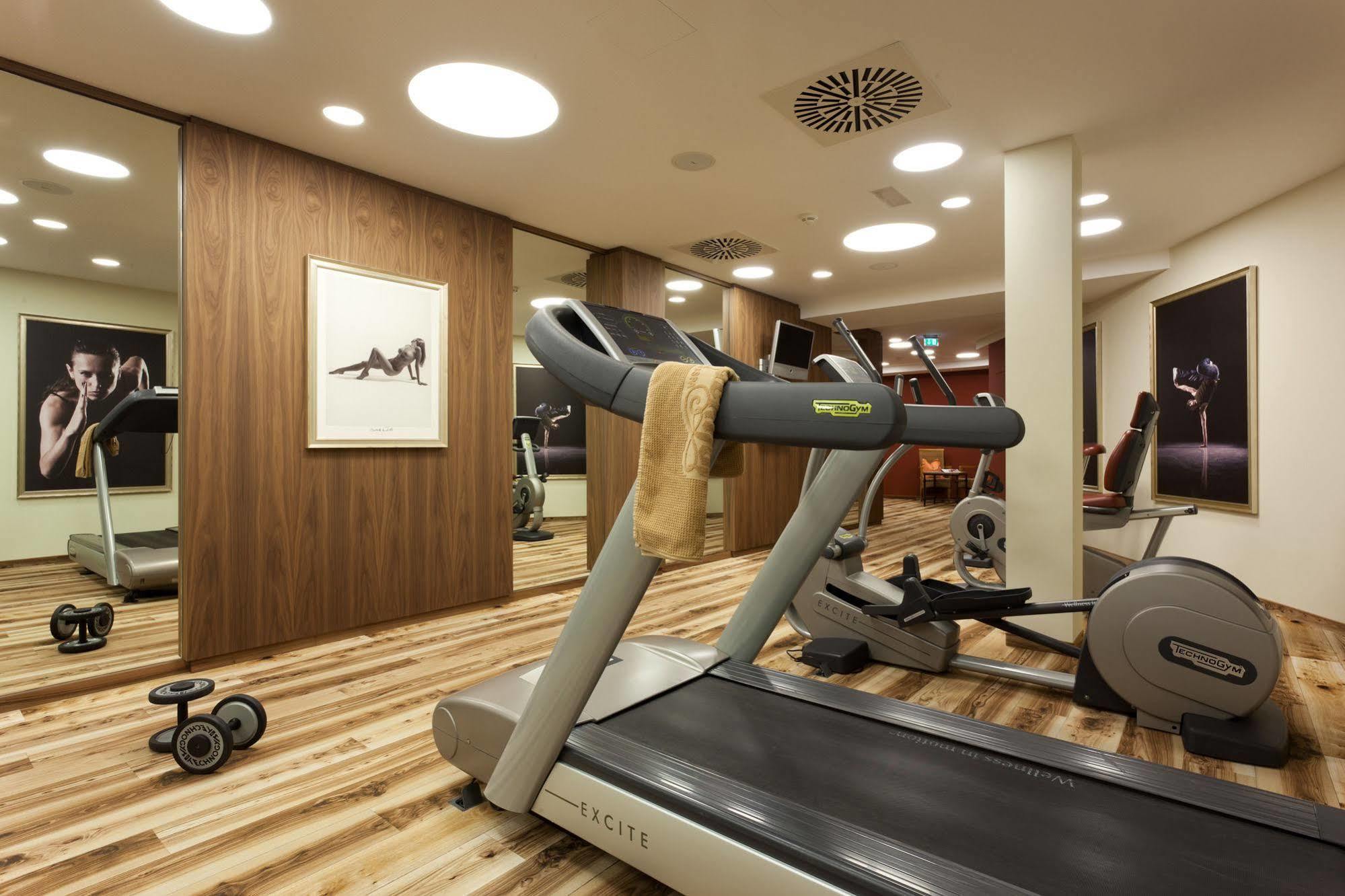 Hotel Alpenhof ทักซ์ ภายนอก รูปภาพ