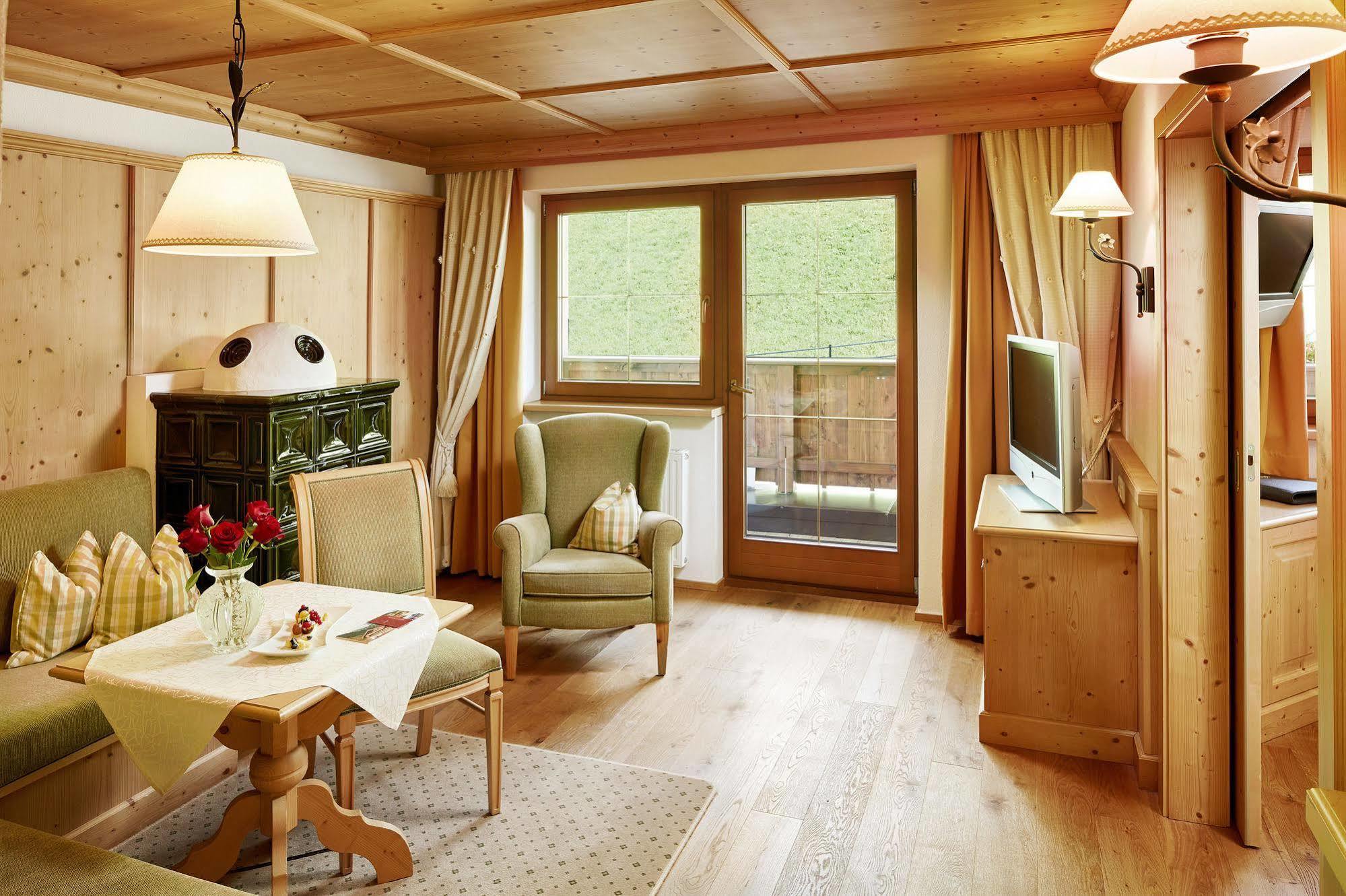 Hotel Alpenhof ทักซ์ ภายนอก รูปภาพ